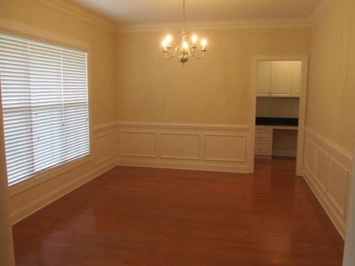 5009 Montford Dr - Photo 2 of 33
