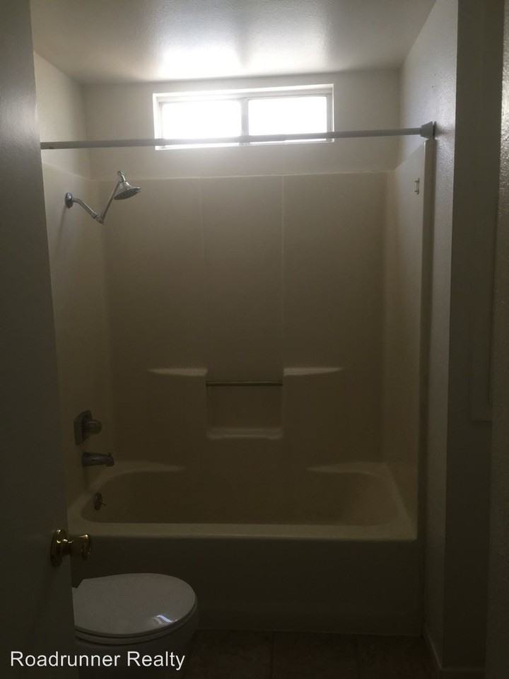 601 E. RIDGECREST BLVD - Photo 2 of 7