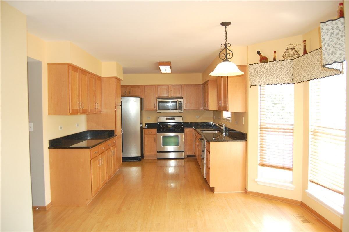 916 Matthew Ct - Photo 2 of 12