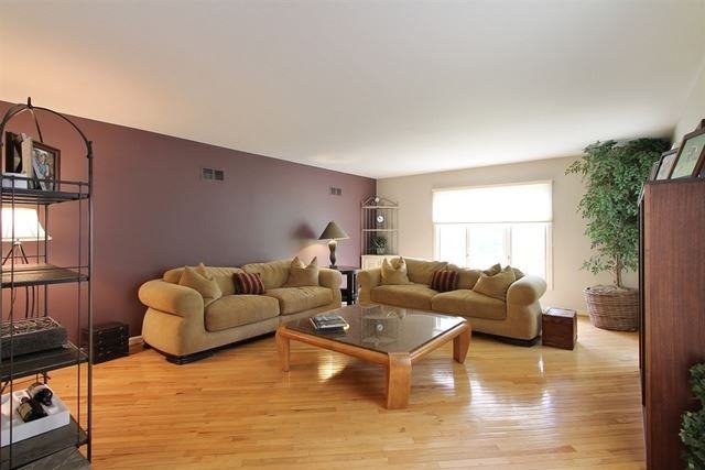 1734 Saunders Rd - Photo 2 of 10