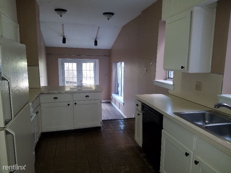 1303 N Scott St - Photo 3 of 12