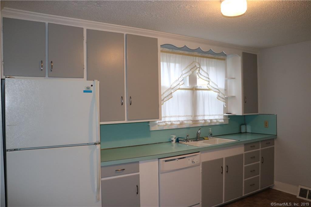 17 Hough St - Photo 3 of 20