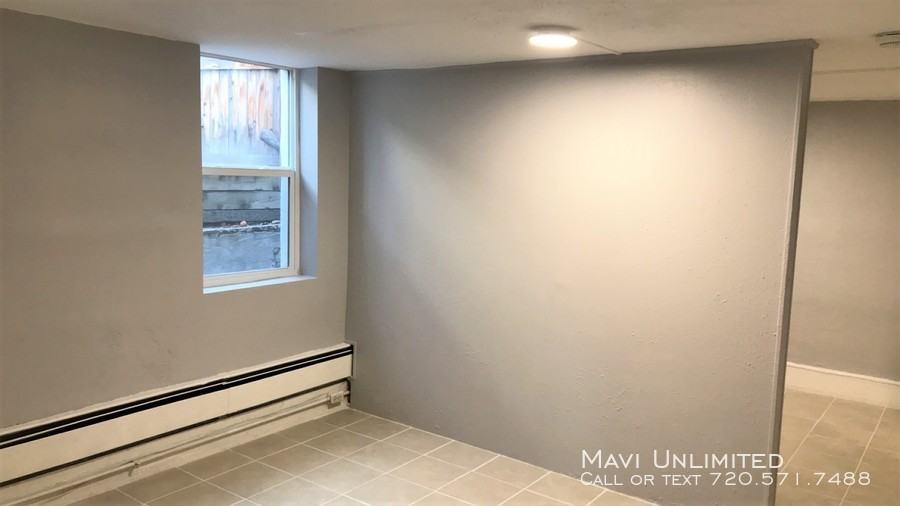 1381 S Logan St - Photo 2 of 10