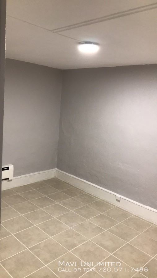 1381 S Logan St - Photo 3 of 10