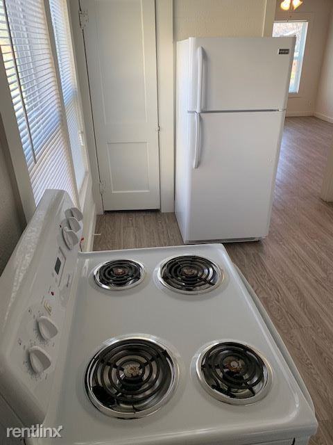 609 Amarillo St - Photo 3 of 16