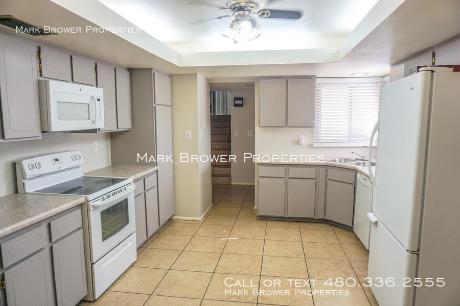 910 E La Jolla Dr - Photo 3 of 21