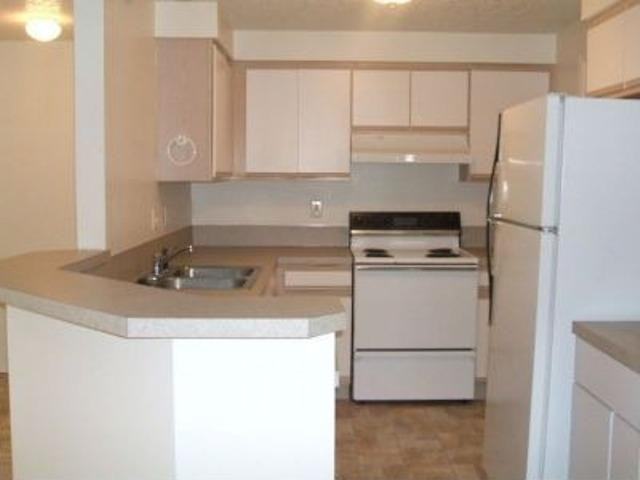 1452 N Bluff Pl - Photo 2 of 15