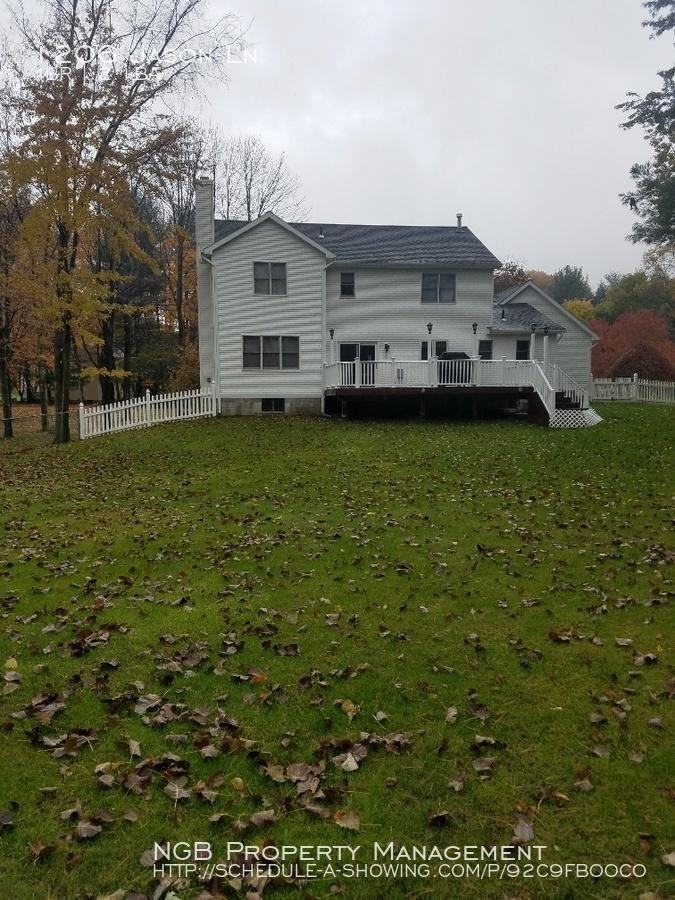 1206 Jason Ln - Photo 3 of 26