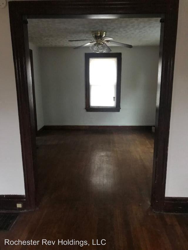 208 Hayward Ave - Photo 3 of 8