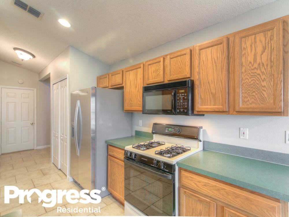 2822 Mayflower Loop - Photo 3 of 16