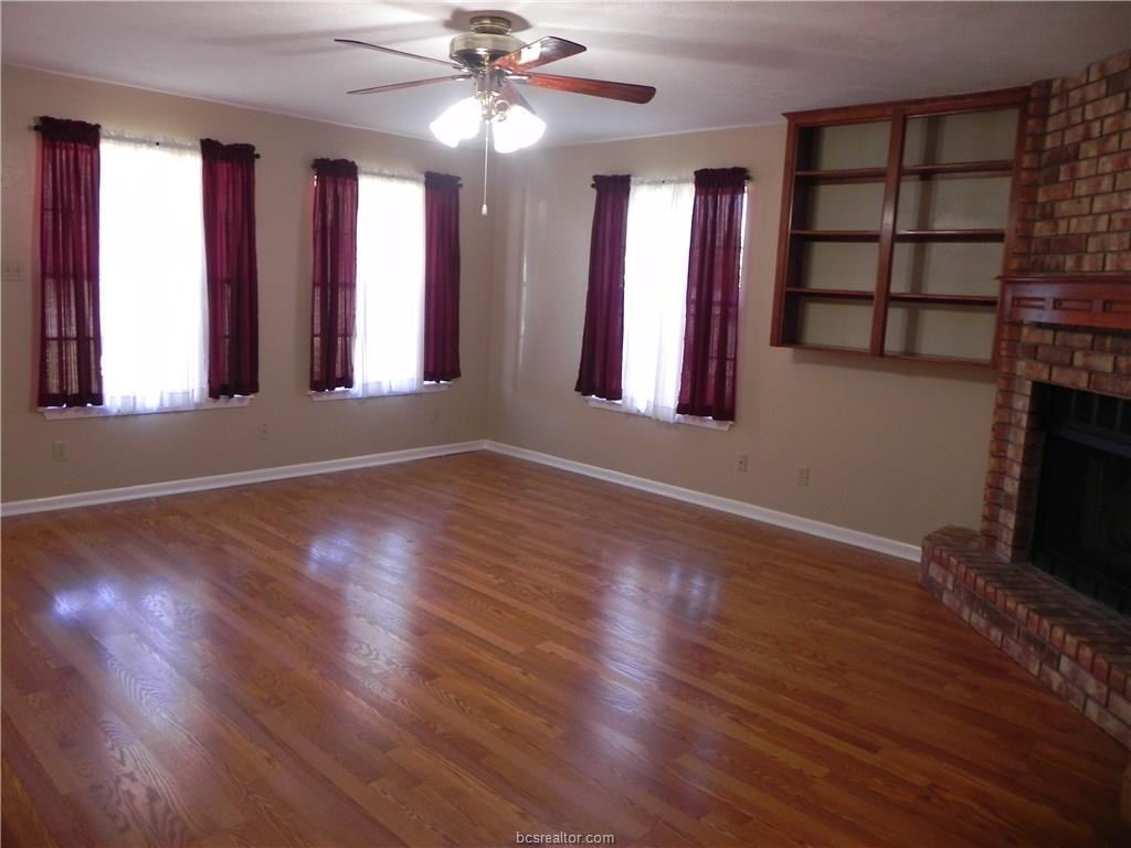 4304 Green Valley Dr - Photo 2 of 20