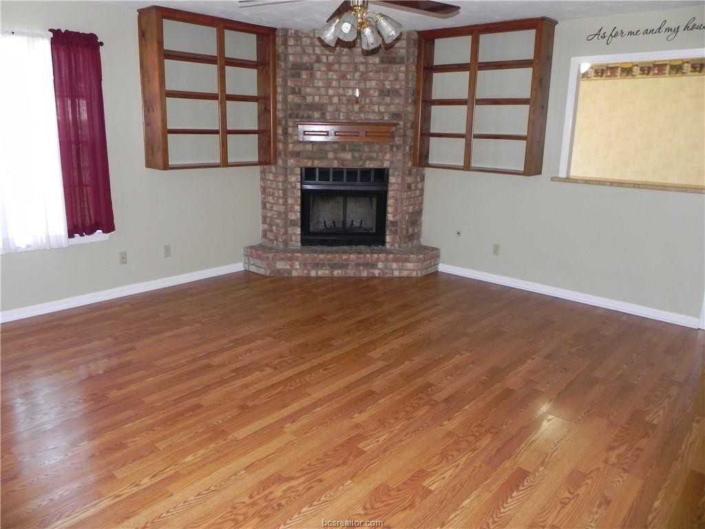 4304 Green Valley Dr - Photo 3 of 20