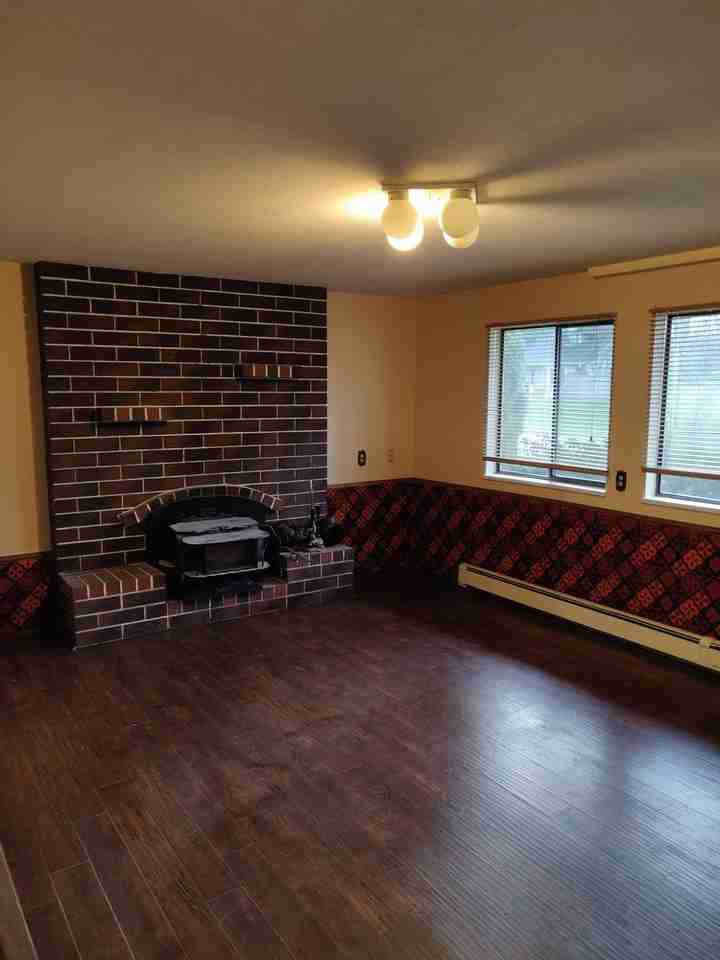 5672 146a St - Photo 2 of 6