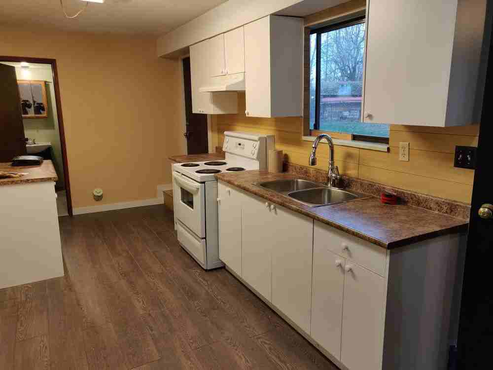 5672 146a St - Photo 3 of 6