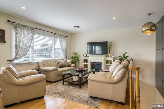 4 Azalea Dr - Photo 3 of 25