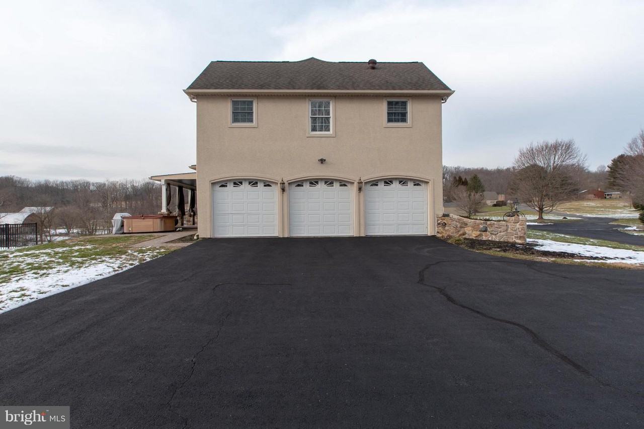 104 Sawmill Rd - Photo 3 of 41