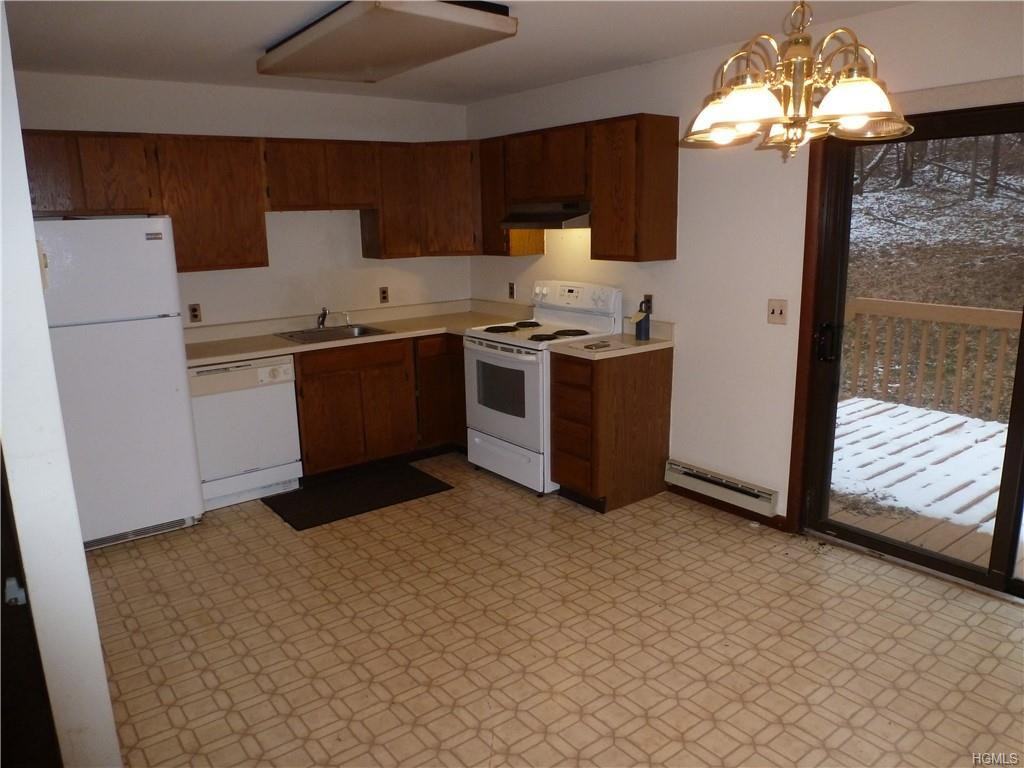 44 Greencrest Rd - Photo 2 of 11