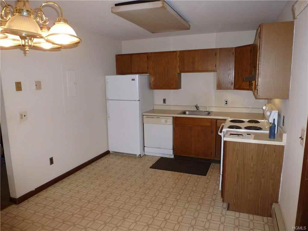 44 Greencrest Rd - Photo 3 of 11