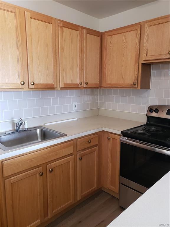 142 Trenchard St #2f