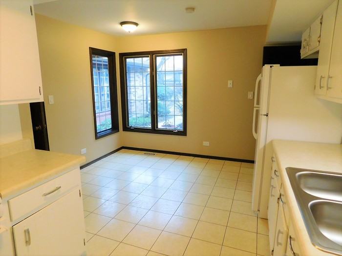 177 Circle Ave - Photo 3 of 13