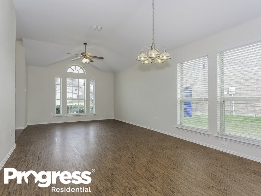 6827 Orangeville Dr - Photo 2 of 12