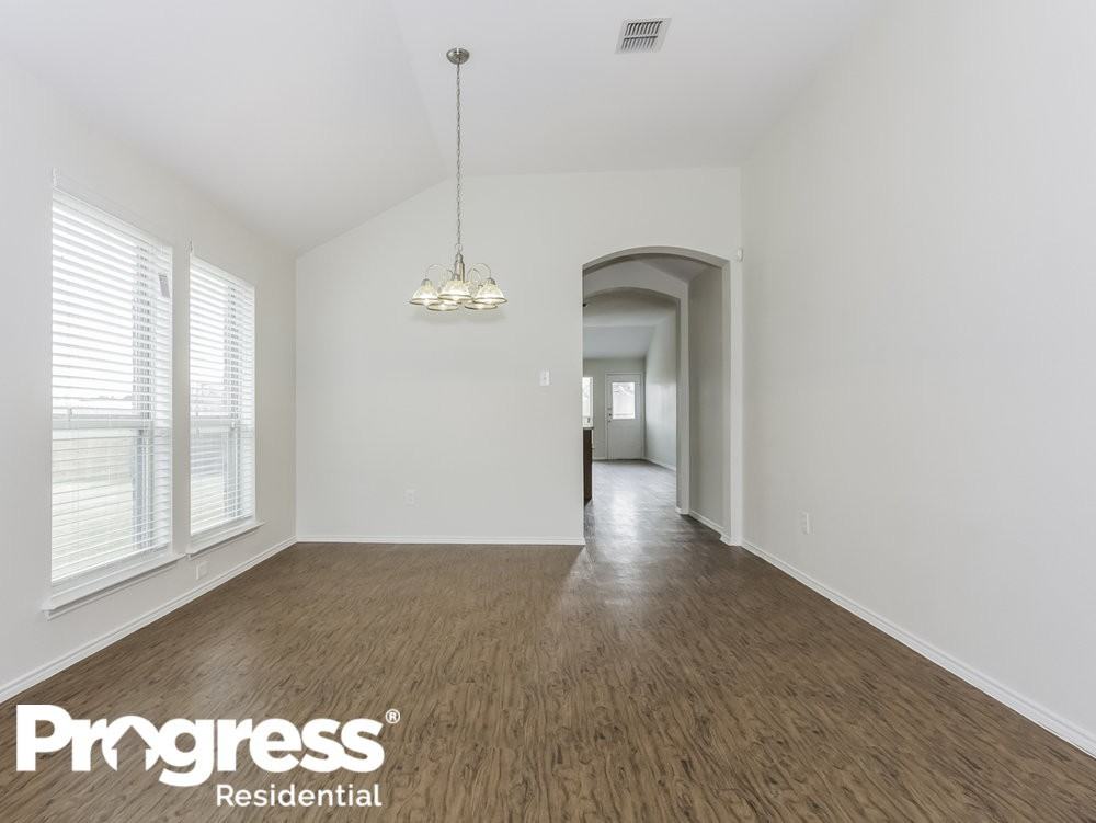 6827 Orangeville Dr - Photo 3 of 12