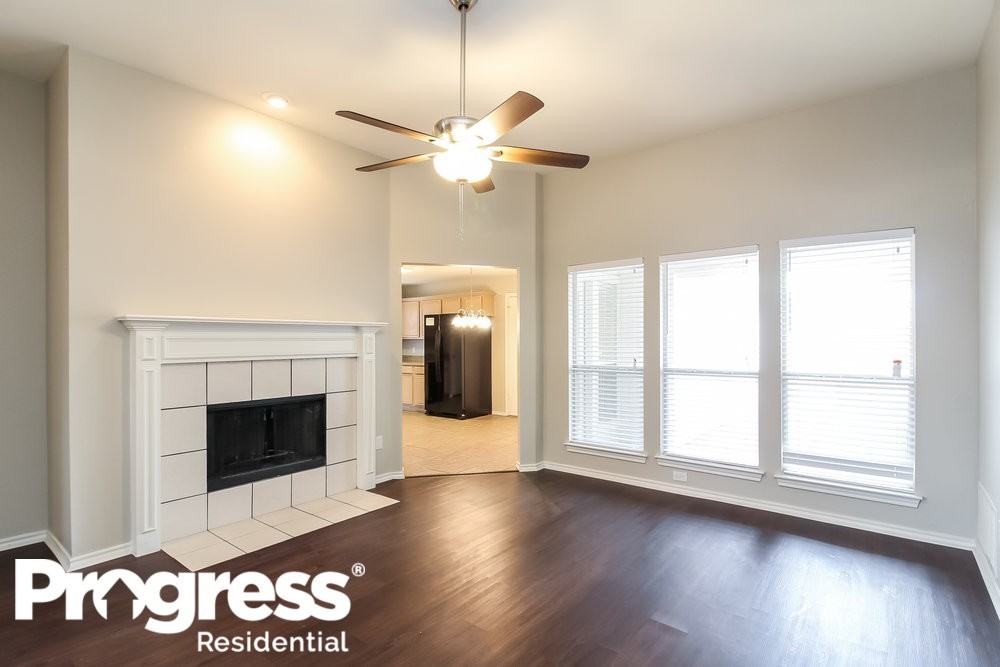 229 N Waterford Oaks Dr - Photo 2 of 15