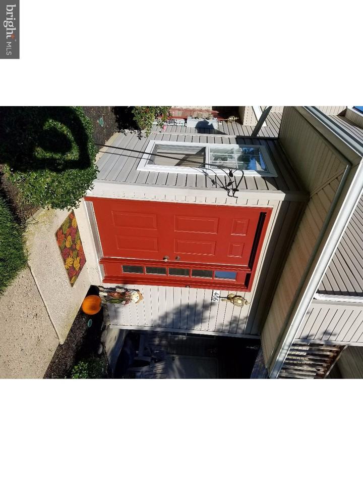 406 Firethorne Ct - Photo 2 of 16