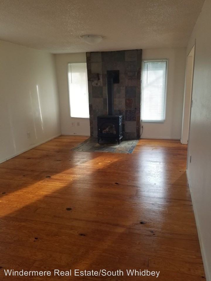 4755 Hansen Dr - Photo 3 of 8