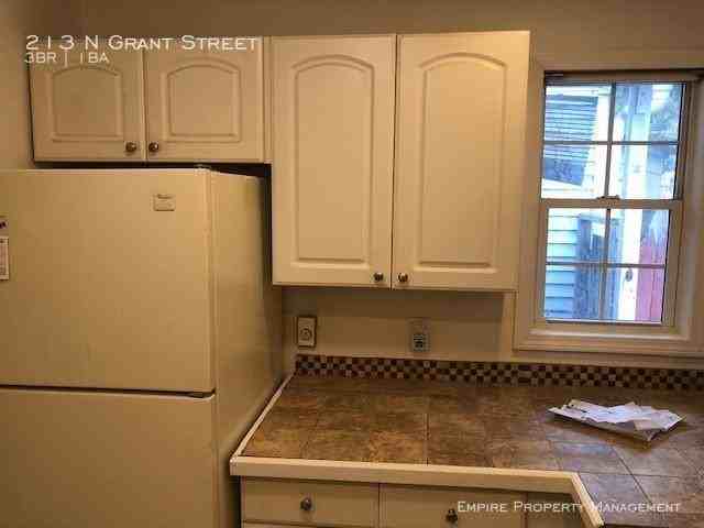 213 N Grant St - Photo 3 of 14