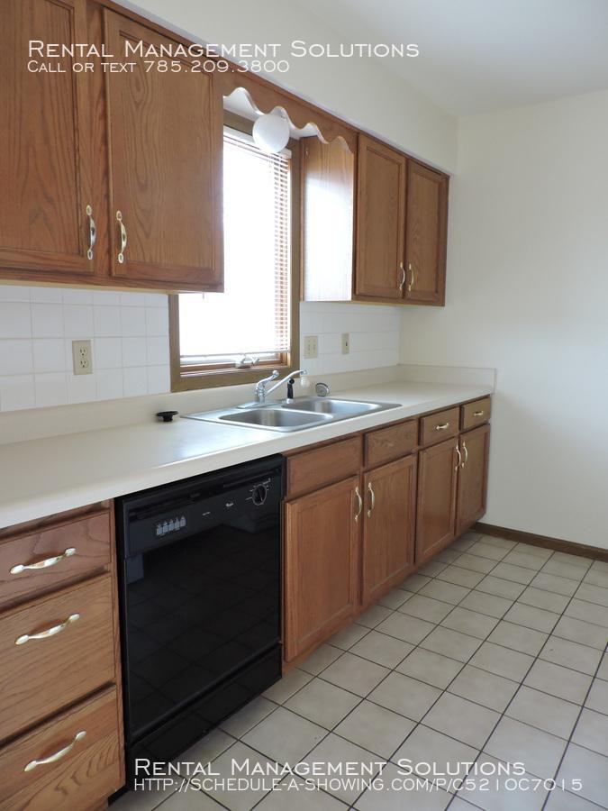 1254 SW Burnett Rd - Photo 2 of 9