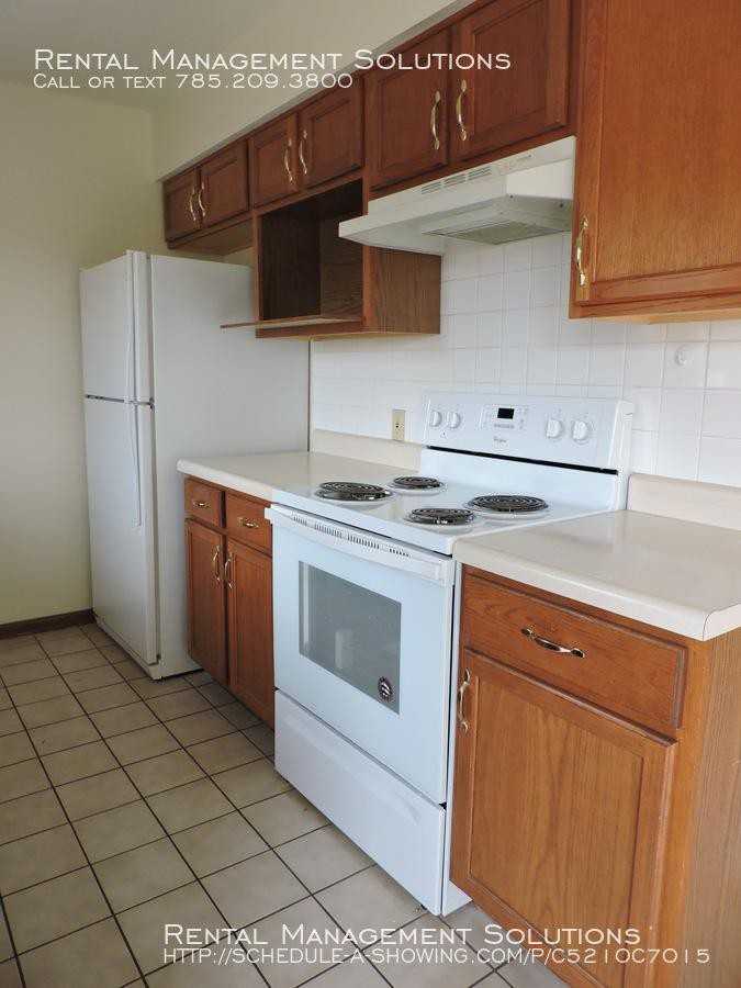 1254 SW Burnett Rd - Photo 3 of 9