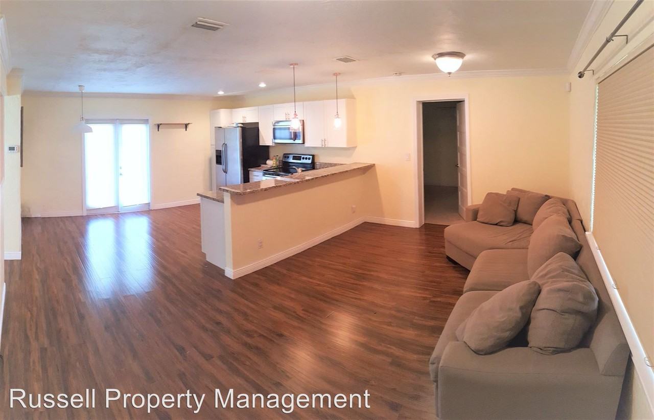 563 43rd Ave NE - Photo 3 of 22