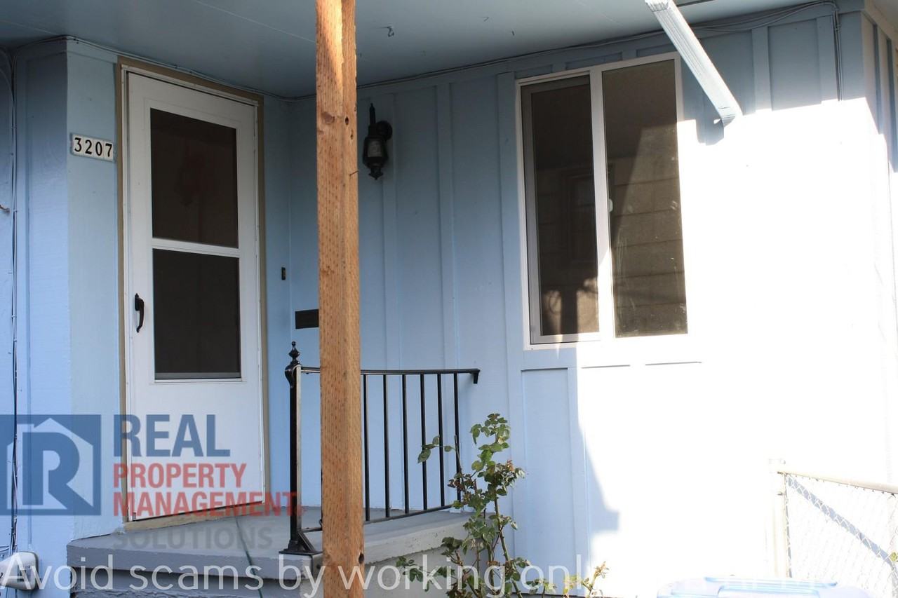 3207 SE 53rd Ave - Photo 2 of 14