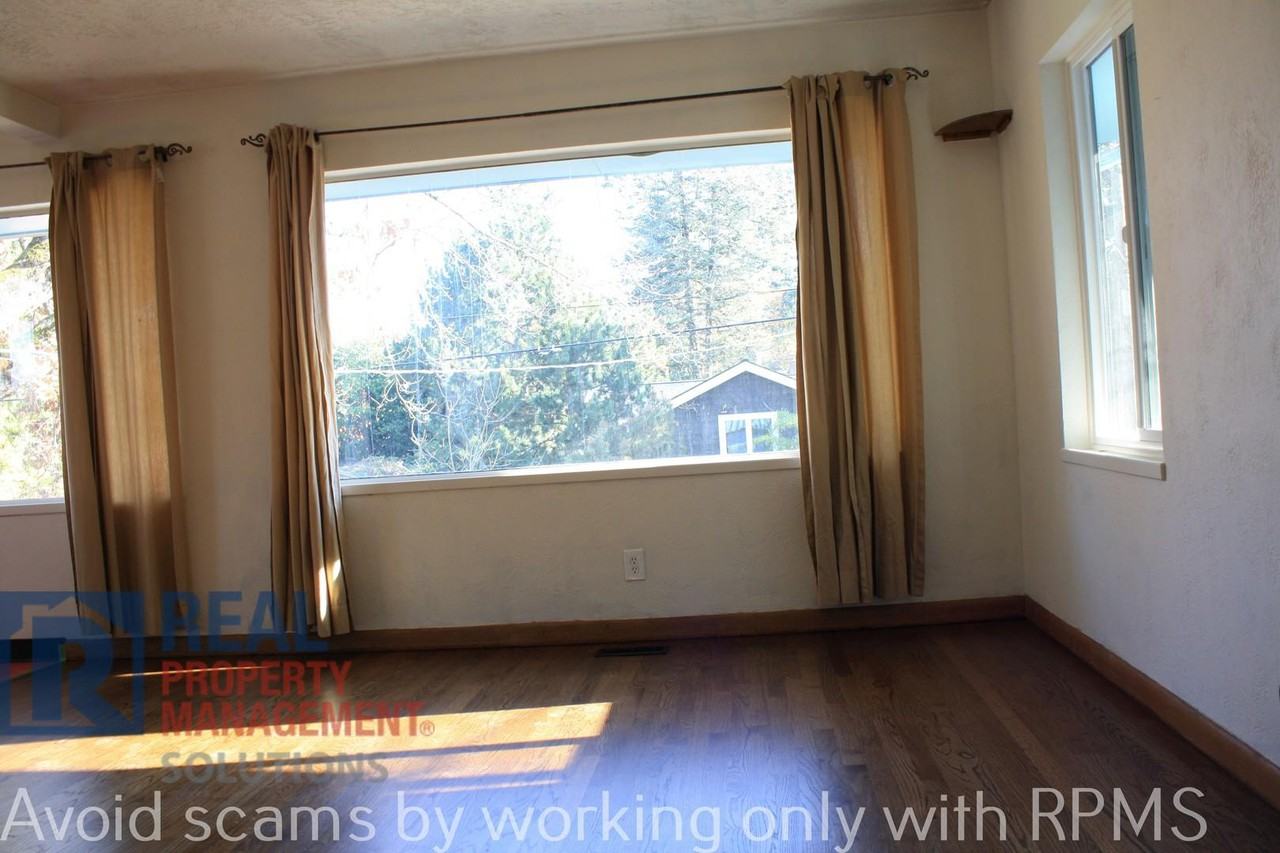 3207 SE 53rd Ave - Photo 3 of 14