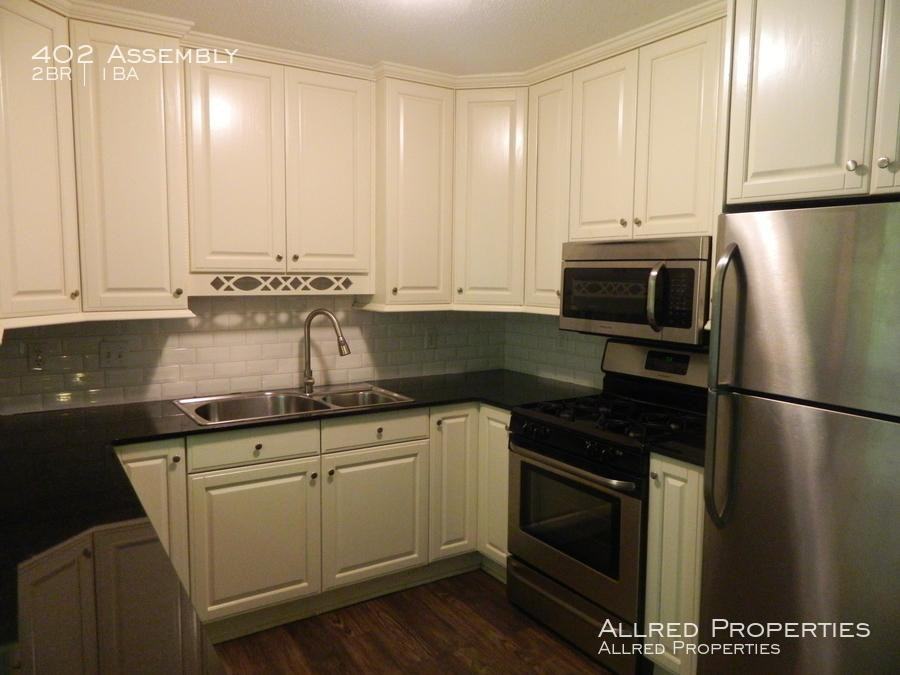 402 N Assembly Rd - Photo 3 of 5