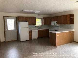 680 Ontario Ave - Photo 3 of 10