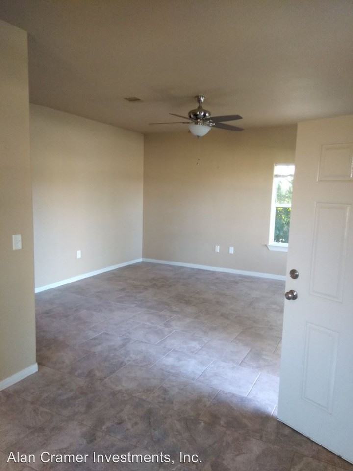 2036 7th St - Photo 2 of 11