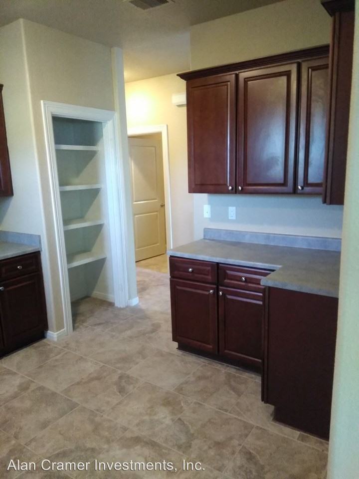 2036 7th St - Photo 3 of 11