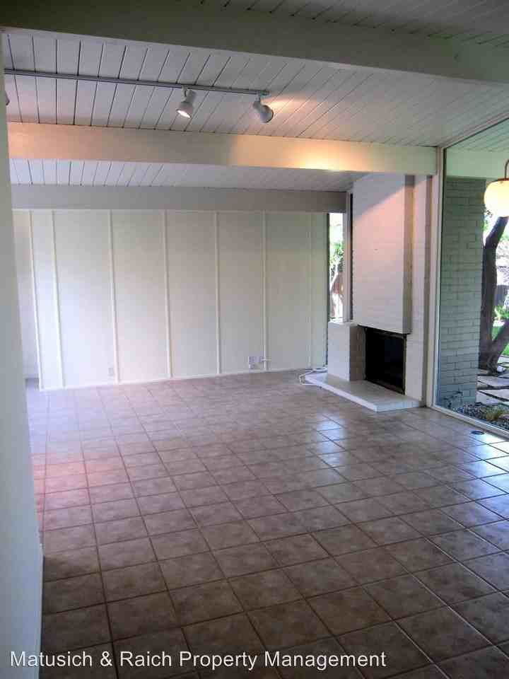 4508 Mossbrook Cir - Photo 3 of 10