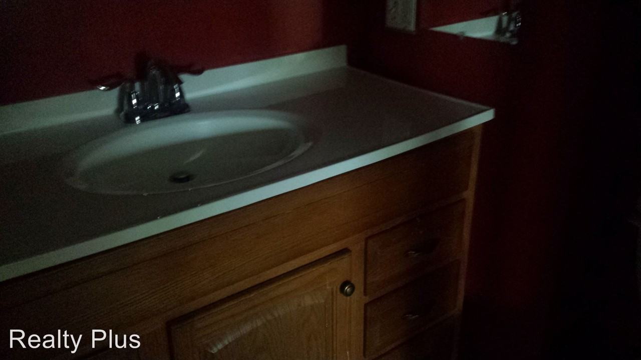 1304 Spring Ct - Photo 3 of 11