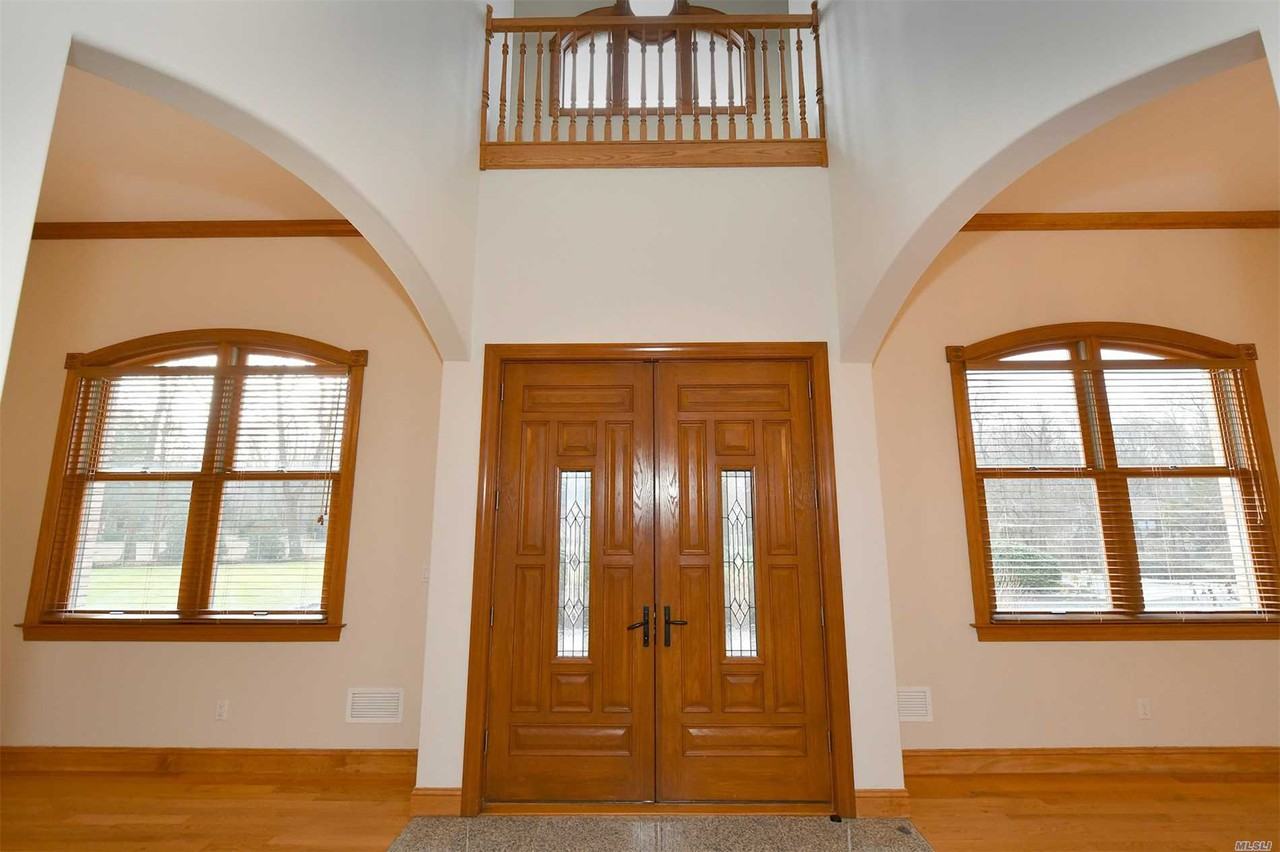 9 Copperfield Ln - Photo 2 of 20