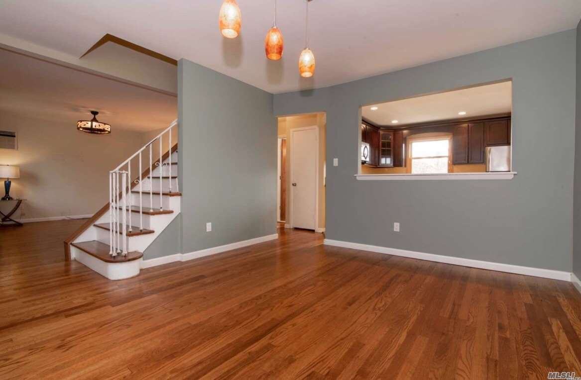 200 W 19th St - Photo 3 of 5