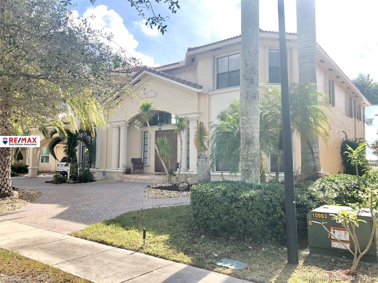 18816 SW 17th Ct - Photo 2 of 14