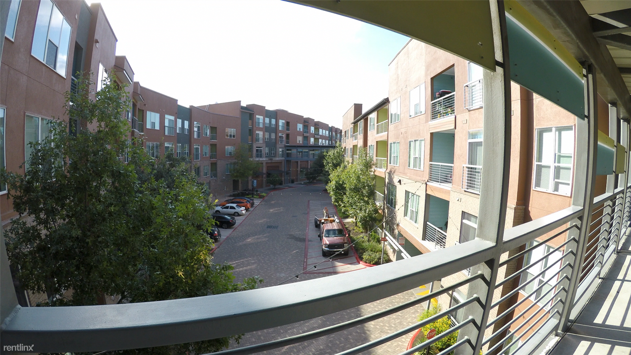 1610 E Riverside Dr - Photo 3 of 37