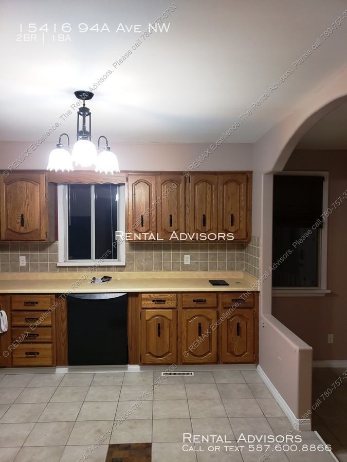 15416 94a Ave NW - Photo 3 of 10