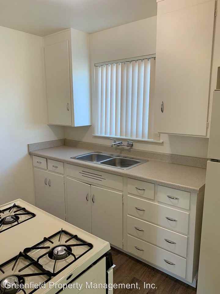 Cherokee Lane 1507-1509 - Photo 3 of 6