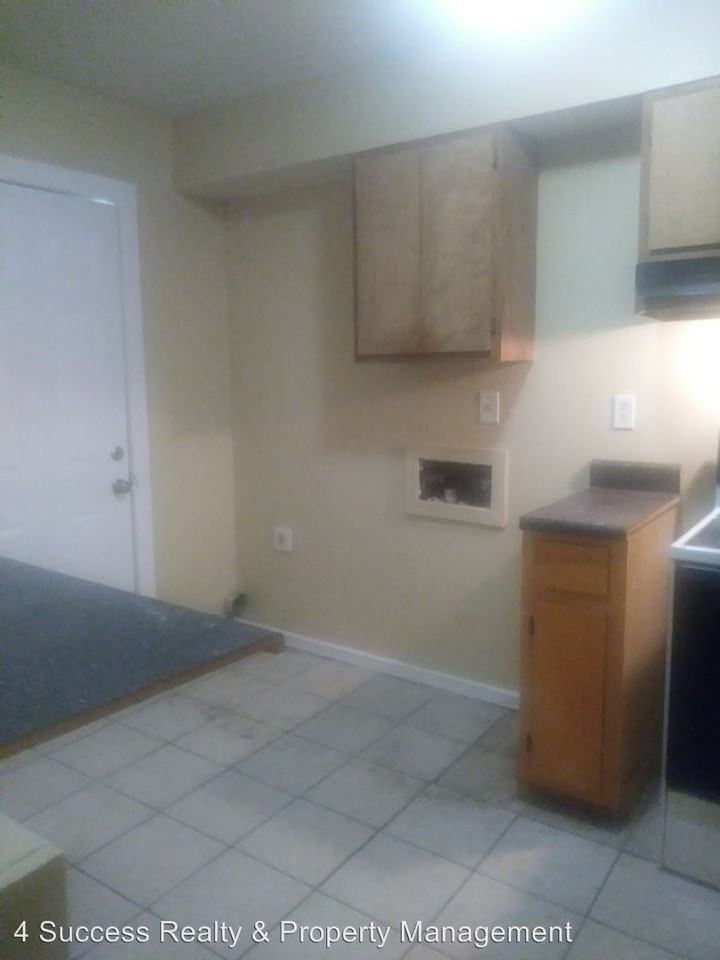 640-642 Safari - Photo 2 of 5