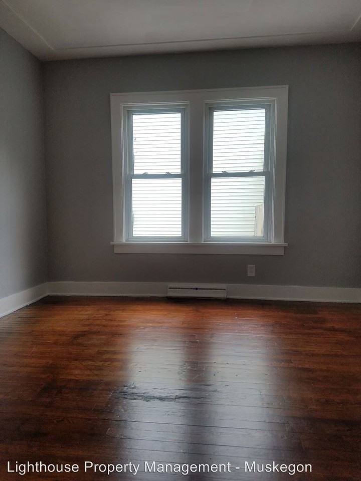 853 West Southern Avenue - Photo 3 of 11