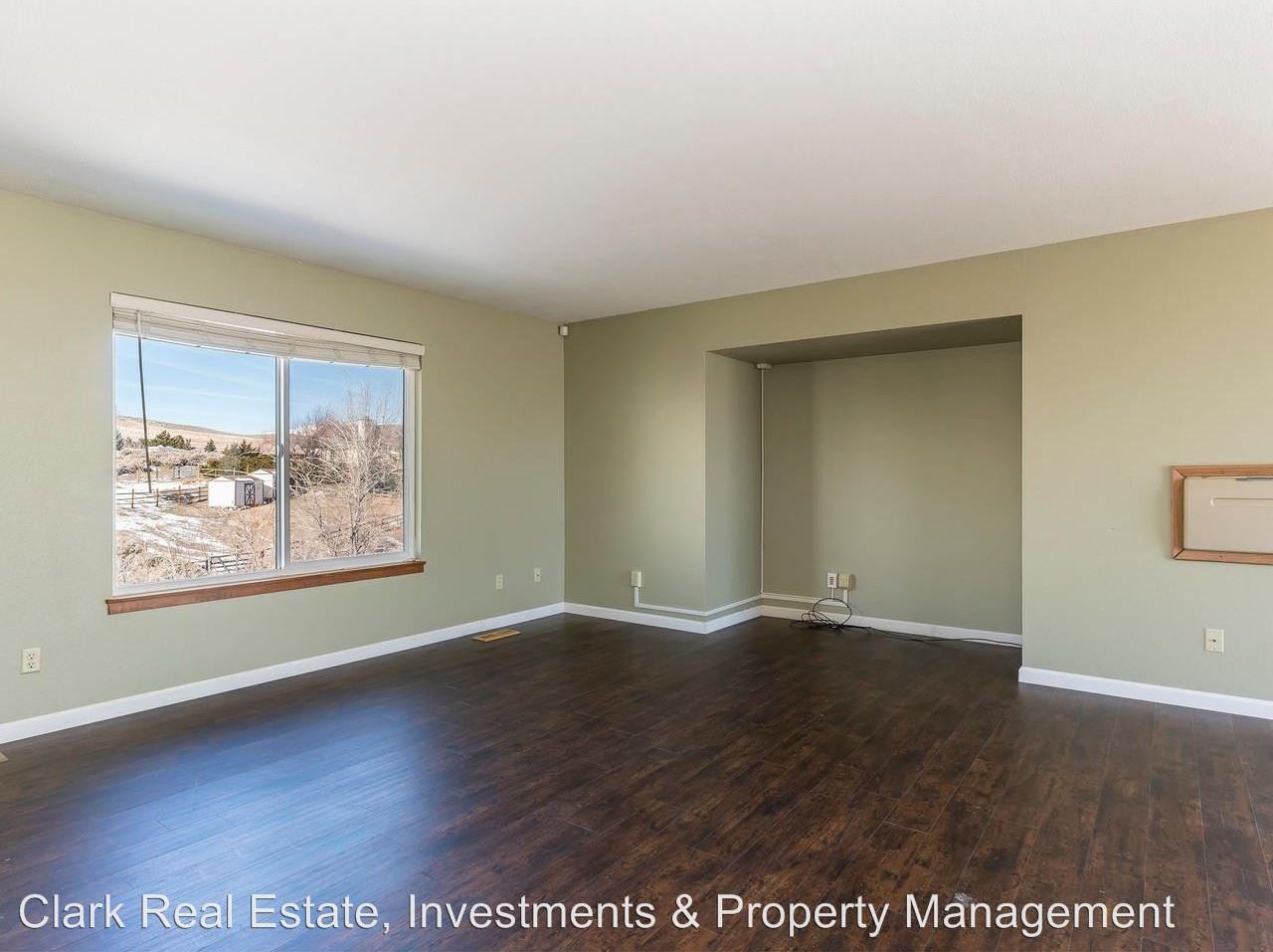 10450 San Fernando Rd - Photo 2 of 15